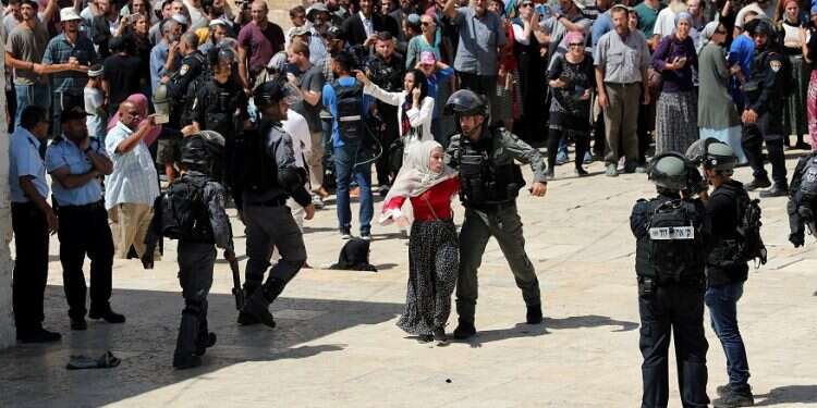 Record number of Jews visit Temple Mount on Tisha B'Av despite riots