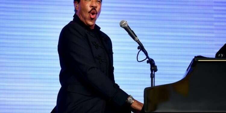 Lionel Richie's Israel show to sail on despite BDS pressure