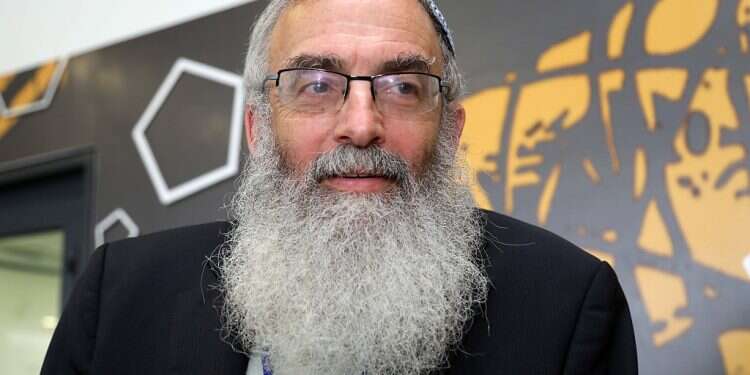 Rabbis warn Modern Orthodox group of 'crossing red lines'