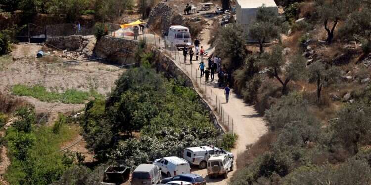 Teenage girl killed, 2 wounded in Samaria terrorist attack – www.israelhayom.com