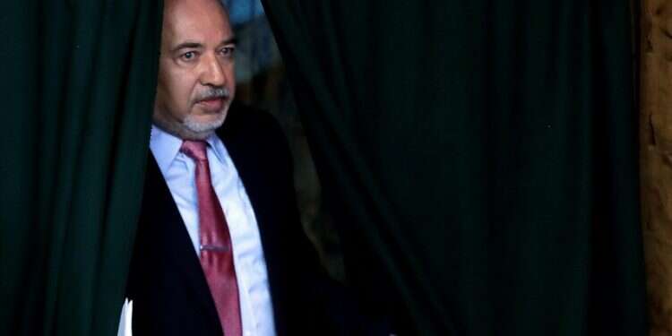 Lieberman: For all I care, Gantz and Netanyahu can flip a coin