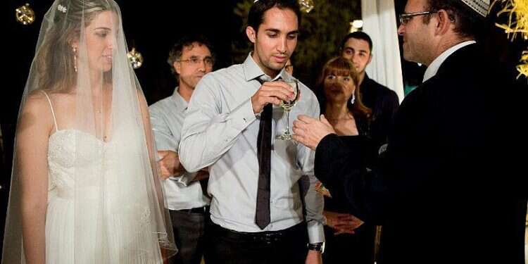 Countering civil marriage trend, Tzohar announces development of Tel Aviv center