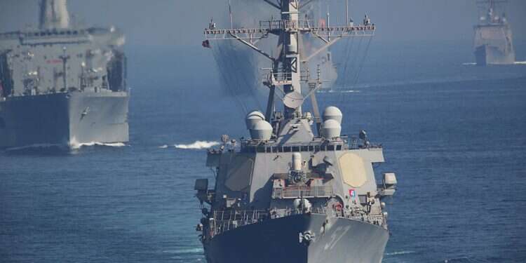 US warship docks in Beirut for first time in 30 years