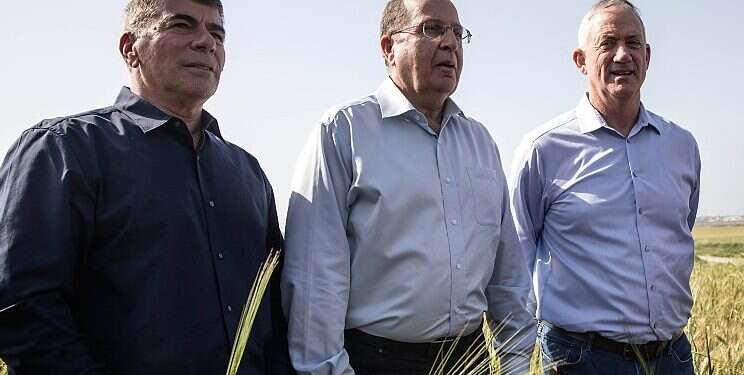 Left to right: former chiefs of staff Gabi Ashkenazi, Moshe Ya'alon, and Benny Gantz Gantz: Ashkenazi is Blue and White's pick for defense minister