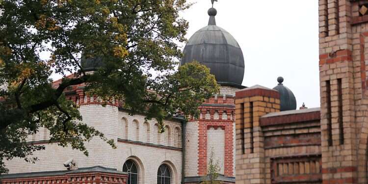 Germany seeks to reassure Jews after Yom Kippur attack