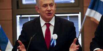 Netanyahu hands back mandate to form government