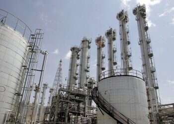 Senators push ruling to end Iran civil nuclear activities