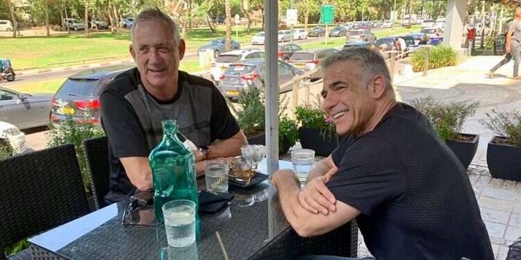 Blue and White 'waiting for the Likud to break'