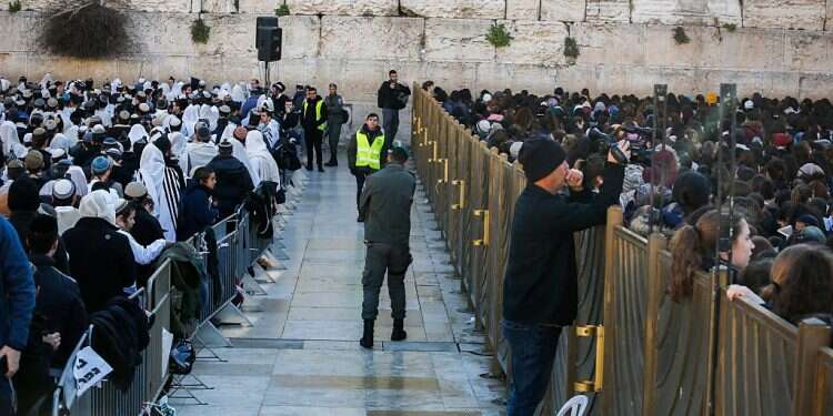 Gantz promises area for mixed-gender prayer at Western Wall