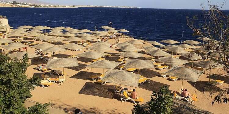Britain lifts ban on flights to Sharm el-Sheikh, 4 years after bombing