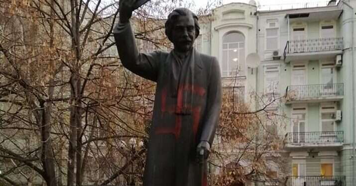 Vandals scrawl swastika on monument to Sholem Aleichem in Kiev
