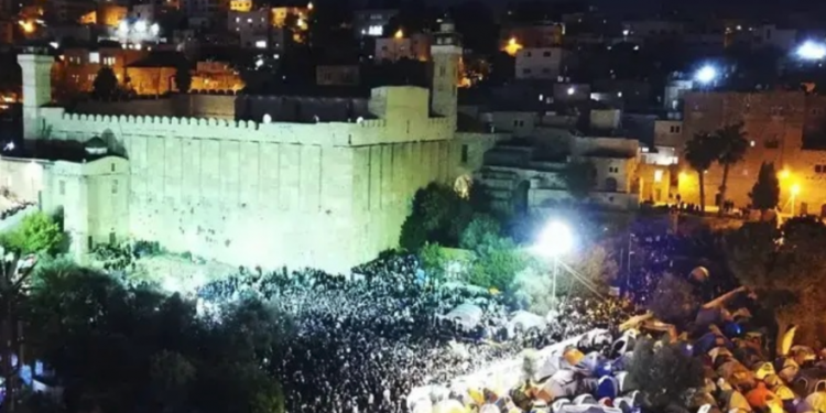 'Woodstock meets the Bible' as tens of thousands flock to Hebron for Chayei Sarah pilgrimage