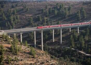The new Jerusalem-Tel Aviv railway line Tel Aviv-Jerusalem fast train finally begins operations