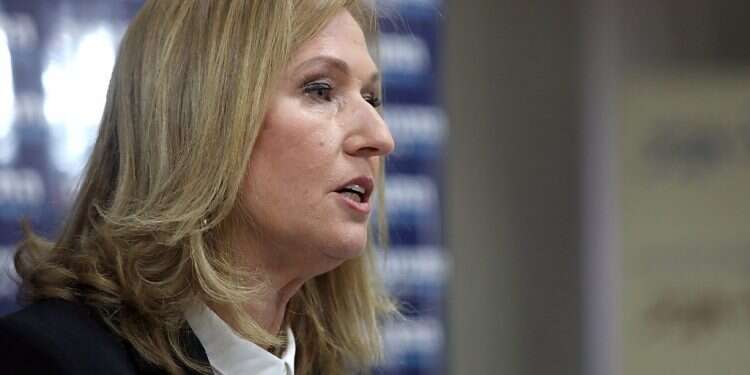 Report: Tzipi Livni considering joining Blue and White