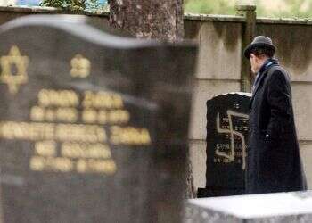 Poll: Majority of Israelis fear for Jews living in France