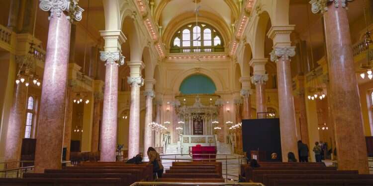 Egypt restores historic synagogue, but few Jews remain