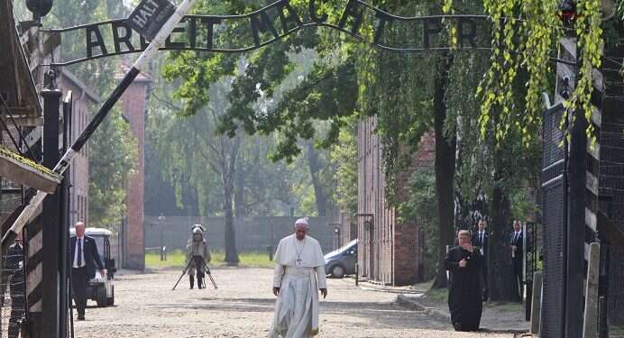 Pope condemns 'barbaric resurgence' of anti-Semitism