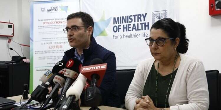 Health Ministry Director-General Moshe Bar-Siman-Tov and Prof. Siegal Sadetzki, the head of the ministry's public health service, brief reporters on Saturday Coronavirus: Some 200 Israelis ordered into isolation after contact with S. Korean pilgrims