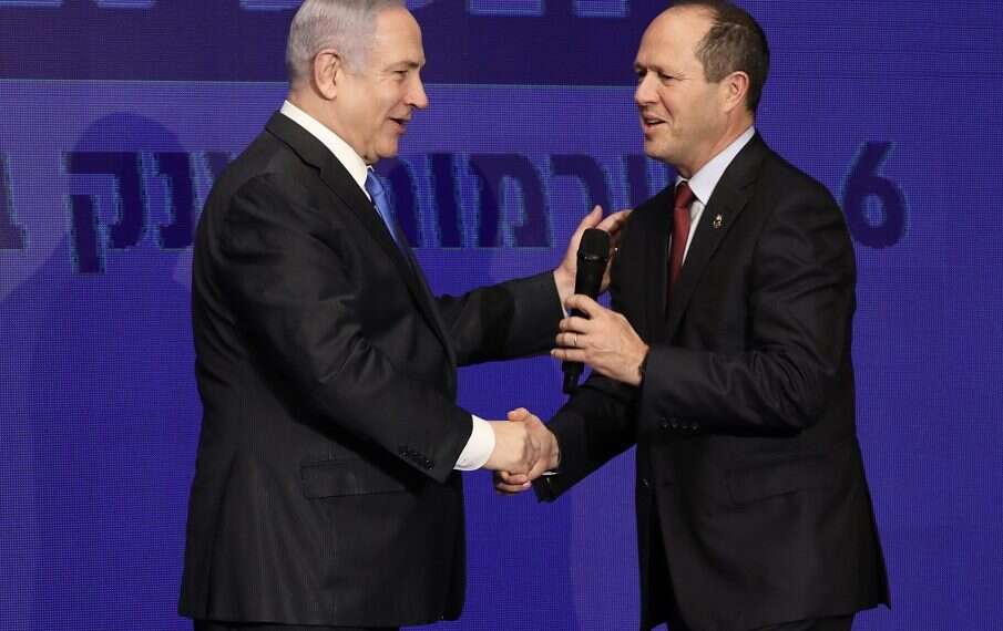 PM Netanyahu and MK Nir Barkat at the Tel Aviv Stock Exchange on Sunday Likud unveils its economic plan for the next decade