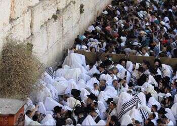 Mass prayer held in Jerusalem to keep coronavirus at bay