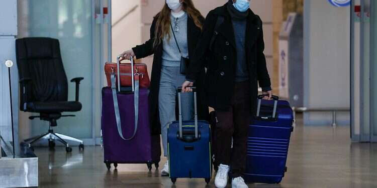 Passengers arriving at Ben-Gurion International Airport Jewish Agency issues emergency protocol for aliyah during corona crisis