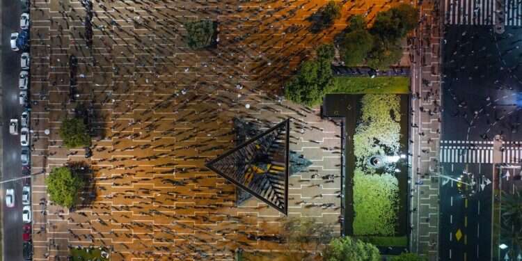 Thousands demonstrate against coalition deal