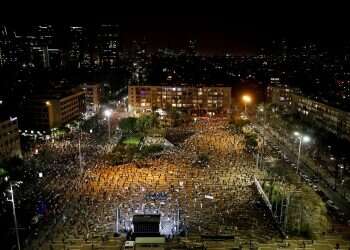 Anti-Netanyahu rally draws thousands under coronavirus curbs