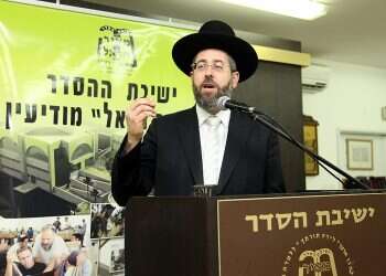 Chief rabbi cautions against too-quick a return to prayer in minyans