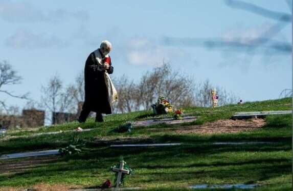 United States logs world's highest coronavirus death toll