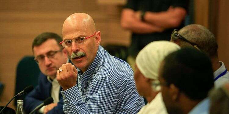 Special negotiator for hostages and prisoners of war Yaron Blum Gov't hostage negotiator updates families as prisoner swap with Hamas seems within reach