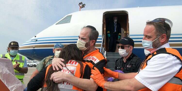 United Hatzalah founder lands in Israel after recovering from COVID-19
