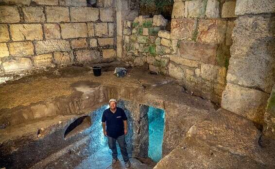 2,000-year-old complex near Western Wall puzzles experts