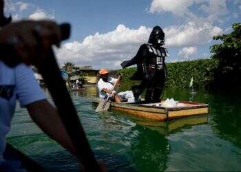 'Darth Vader' enforces corona lockdown in Philippine village