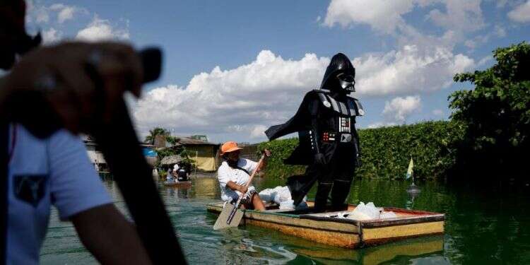 'Darth Vader' enforces corona lockdown in Philippine village