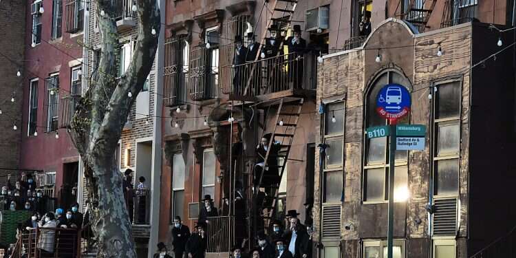 'Porch minyans': Brooklyn's answer to balcony prayers