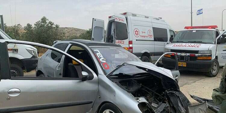 Israeli soldier moderately wounded in ramming attack, terrorist killed