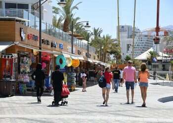 Eilat residents worry about corona-carrying tourists