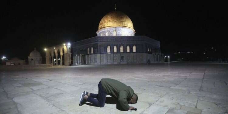 Mosques reopen in Jerusalem, Saudi Arabia amid virus woes