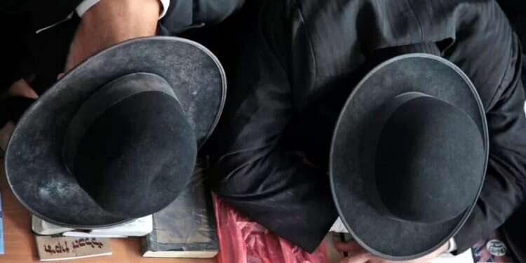 Ax-wielding attacker stopped before storming Ukraine synagogue