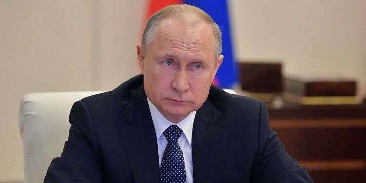 Hundreds protest in Moscow against reforms that may keep Putin in power