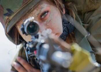 ‎'Girls are good enough to make it into IDF commando units'