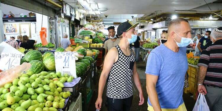 Health Ministry: Public must wear masks, even in extreme heat