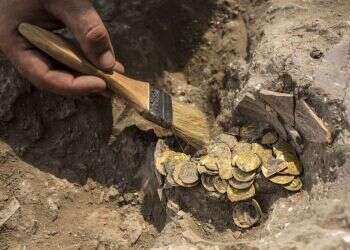 Israeli dig unearths large trove of early Islamic gold coins