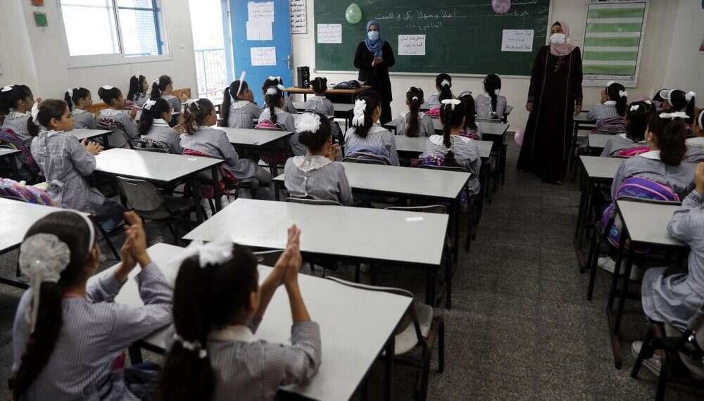 Gaza students back to school with few virus safety measures