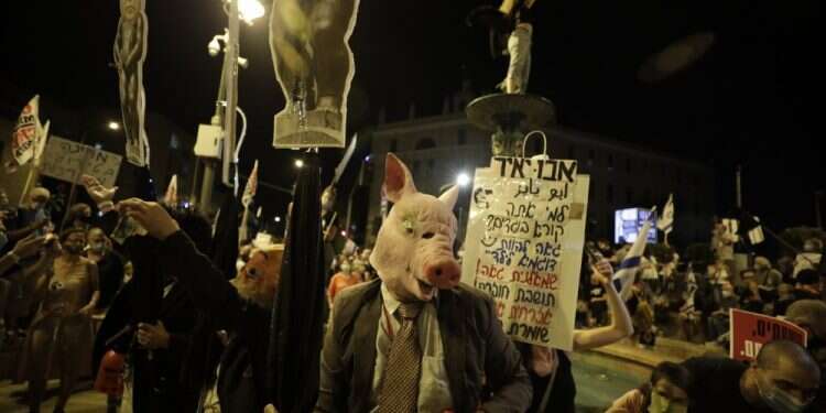 Thousands of protesters in Jerusalem resume calls for PM to step down