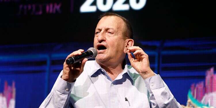 Report: Popular Tel Aviv mayor mulls national politics bid