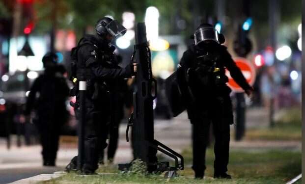 Hostage-taker at French bank demands release of Palestinian prisoners