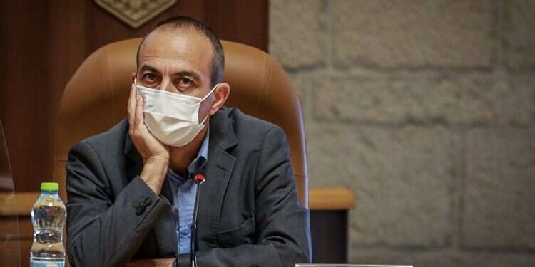 Corona chief apologizes for saying Arabs spreading COVID-19 like 'mass attack'