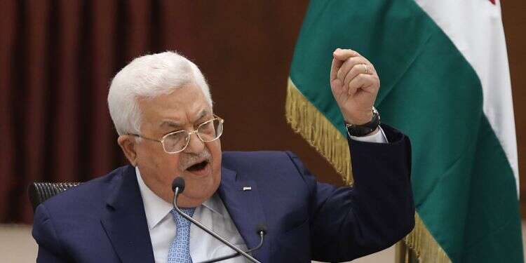 Macron to PA leader: Peace talks with Israel 'a priority'