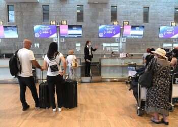 Health Ministry confirms 2 COVID carriers on recent flights to Israel